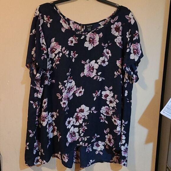 Torrid top   - Picture 1 of 3